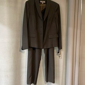 Women’s gray pinstripe pant suit size 14P